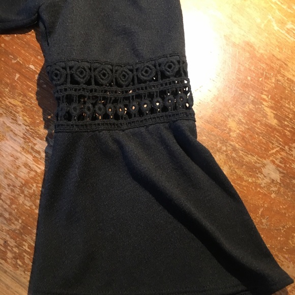 Black crewneck blouse w/ lace section in sleeves - Picture 2 of 5